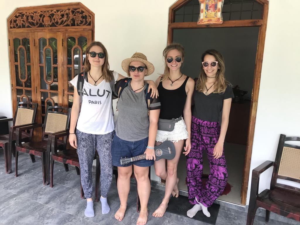 Dinesh Safari Homestay Udawalawe Esterno foto